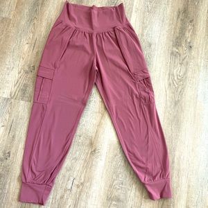 Athleta Salutation cargo joggers, Small, petite. Rose